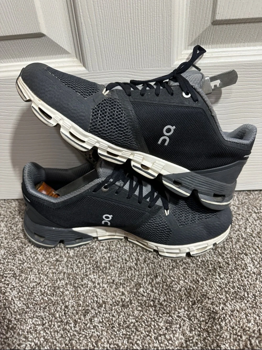 On Running Cloudrunner Athletic Shoes - Black/Gray women’s 9.5